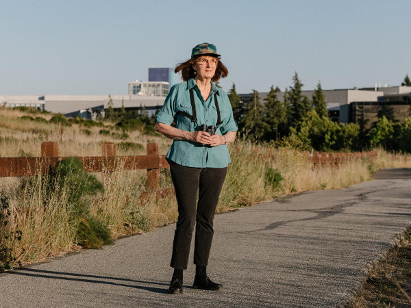 Eileen McLaughlin, a board member of the Citizens Committee to Complete the Refuge, at Shoreline Park. Credit Jason Henry/New York Times.