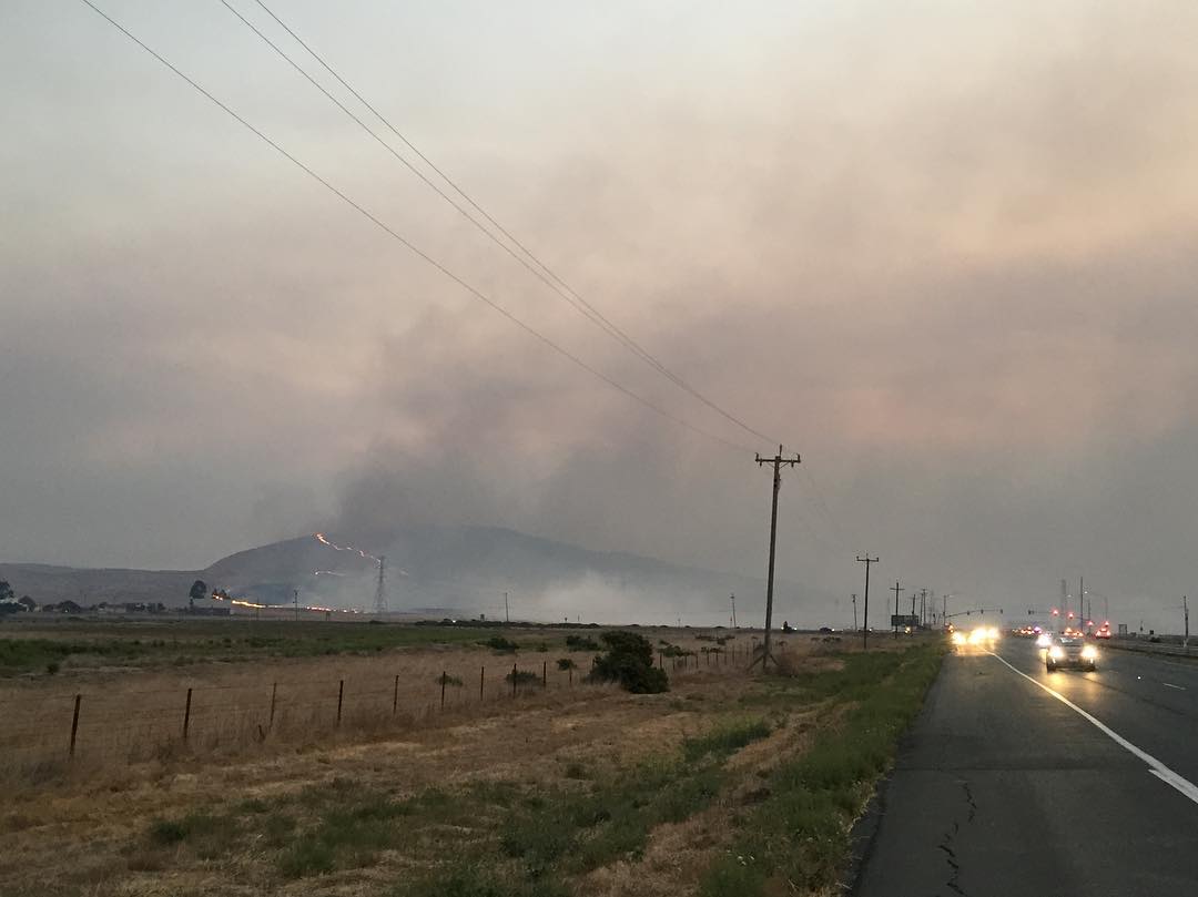 The grass fire on Cougar Mountain, as viewed from Highway 37 at 7:10 a.m. on October 9, 2017. Credit Faruk Kugay via Instagram.